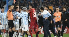 Leve sanción para Gustavo Costas tras su ataque de furia por el penal agónico en Racing vs Barracas Central: multa y qué curso deberá realizar