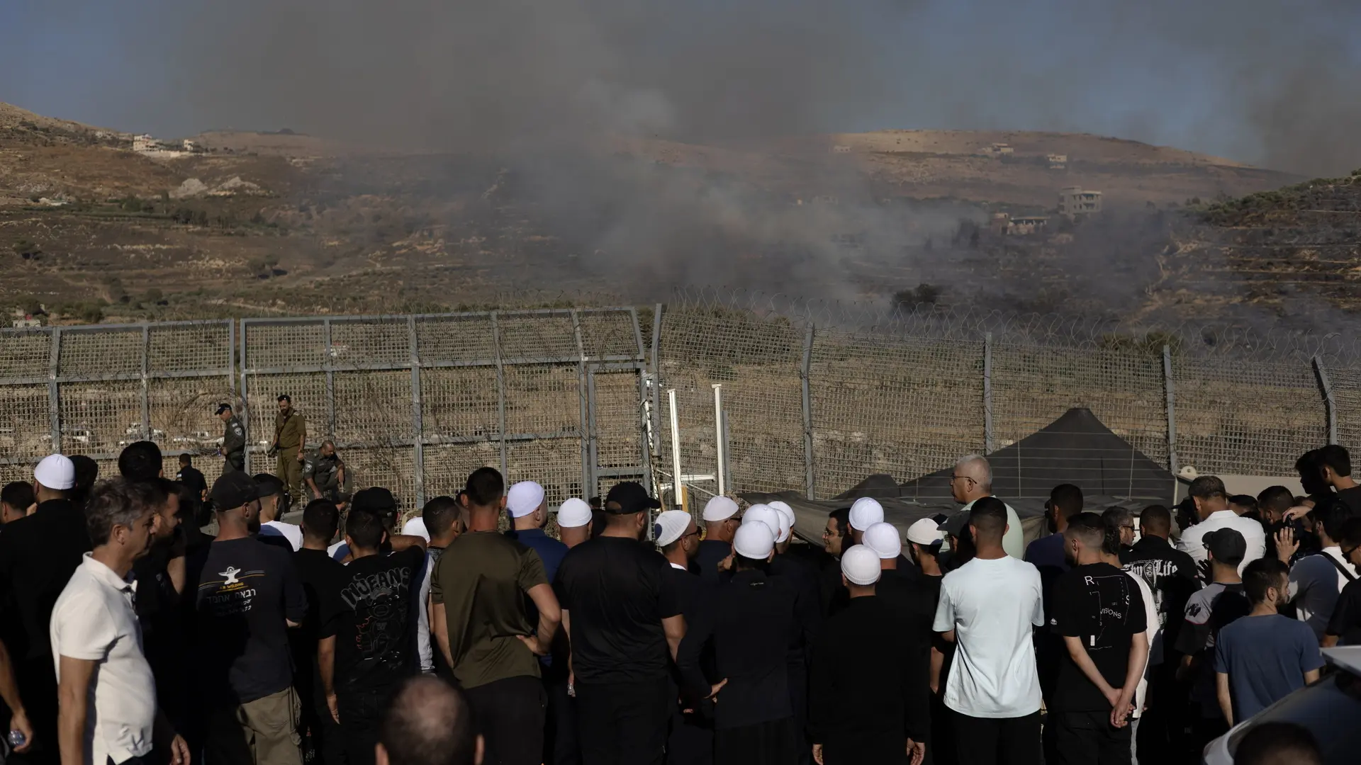 Israel refuerza con un muro la frontera con Siria en los Altos del Golán tras una jornada de cruces multitudinarios de drusos