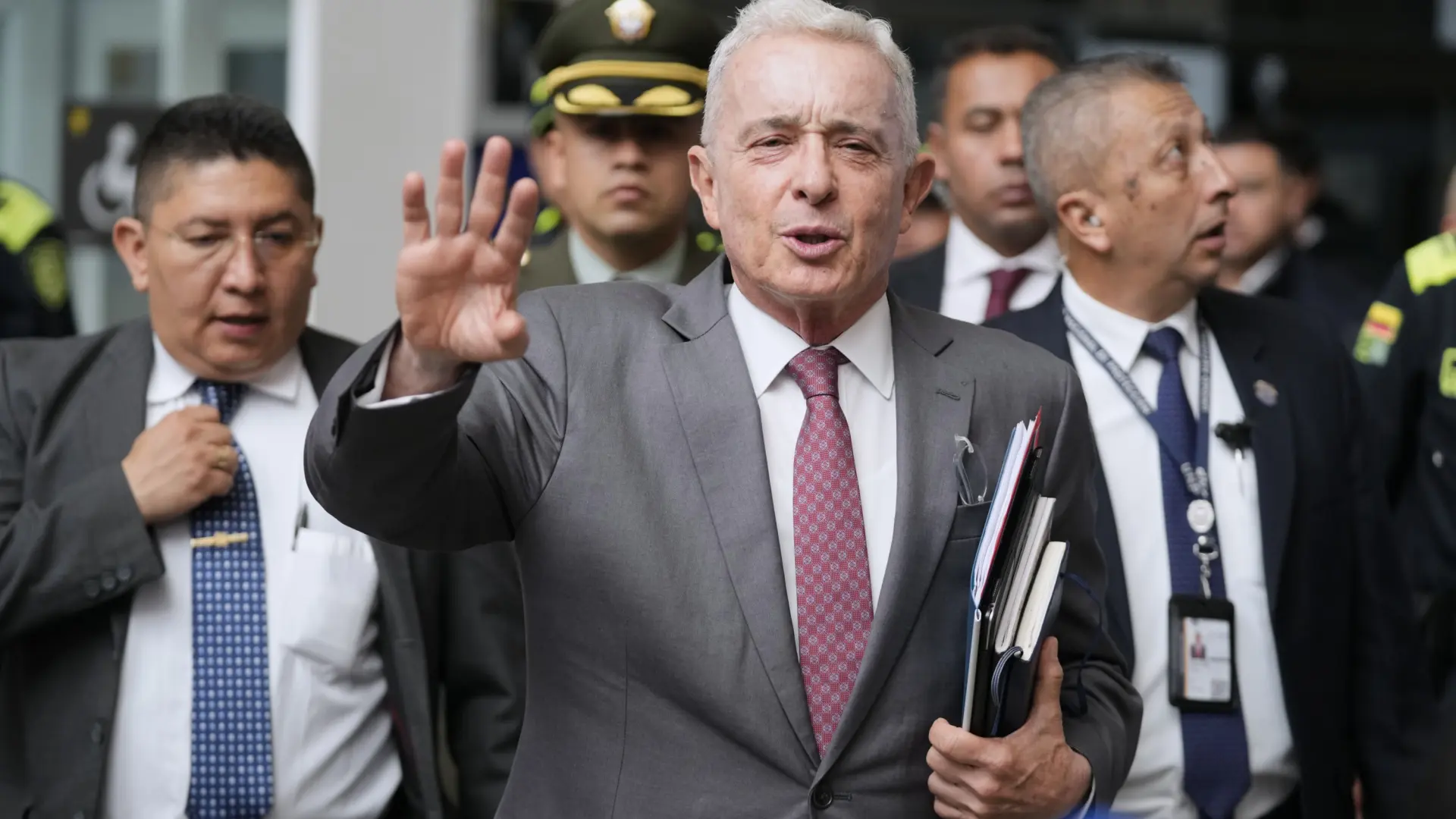 El expresidente de Colombia Álvaro Uribe, declarado culpable por sobornar a testigos en una investigación penal
