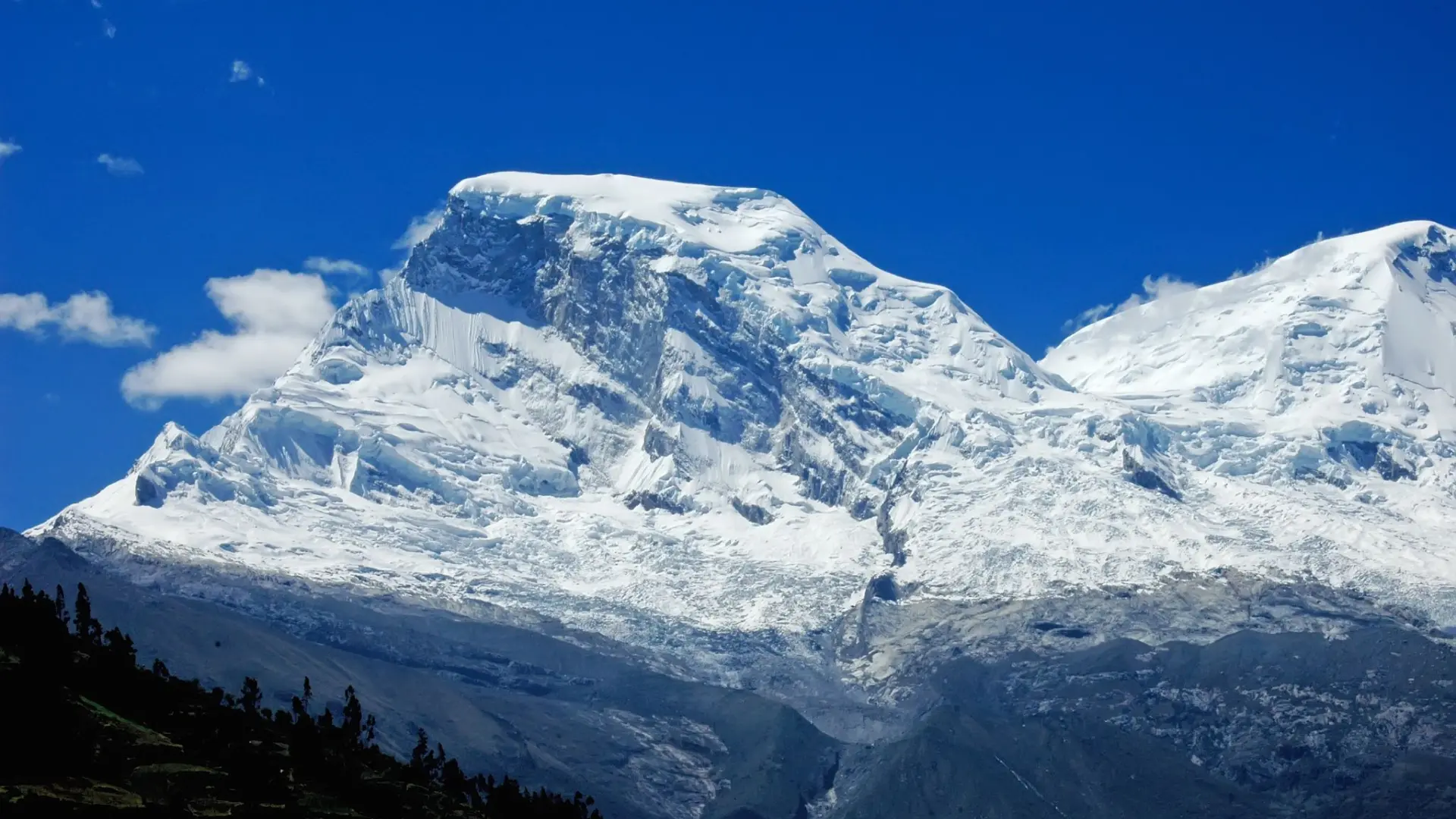Rescatados tres montañistas españoles en el nevado Huascarán de Perú: uno habría perdido temporalmente la vista