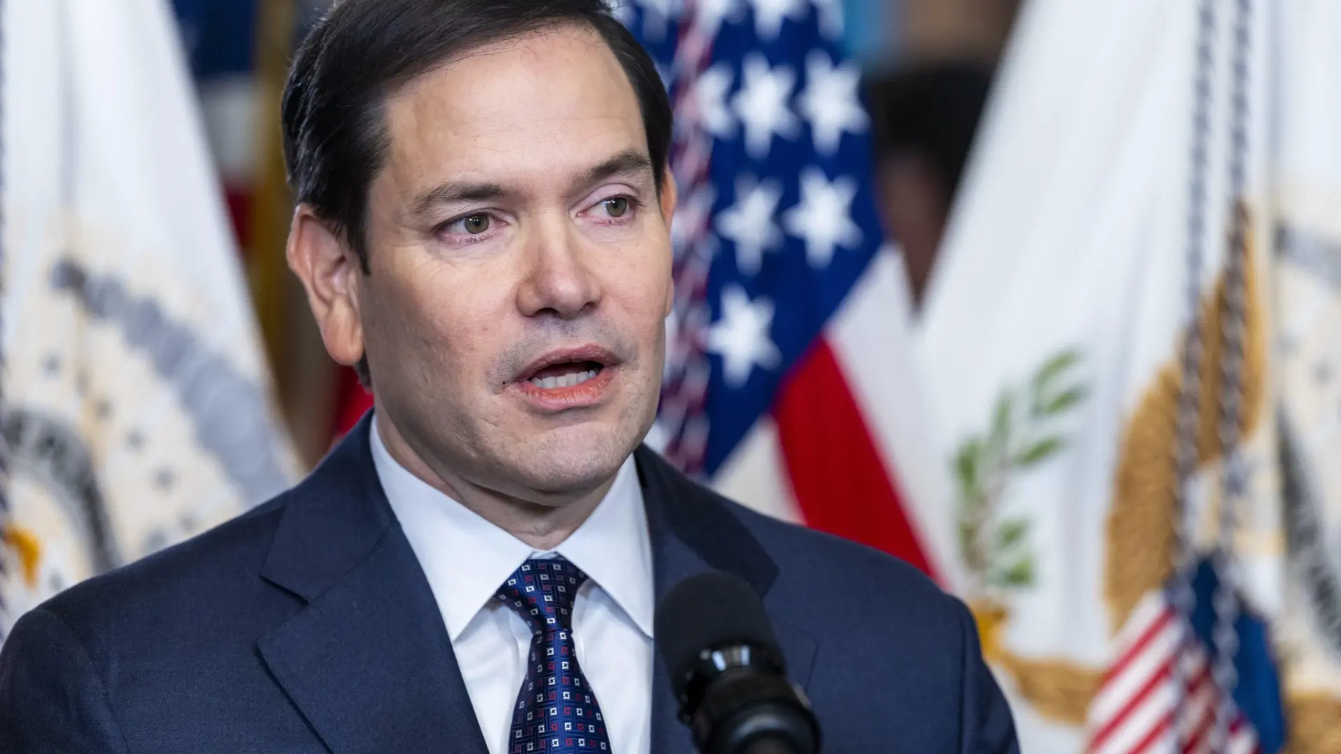 Un impostor usa la IA para imitar la voz y la forma de escribir de Marco Rubio en busca de información sensible