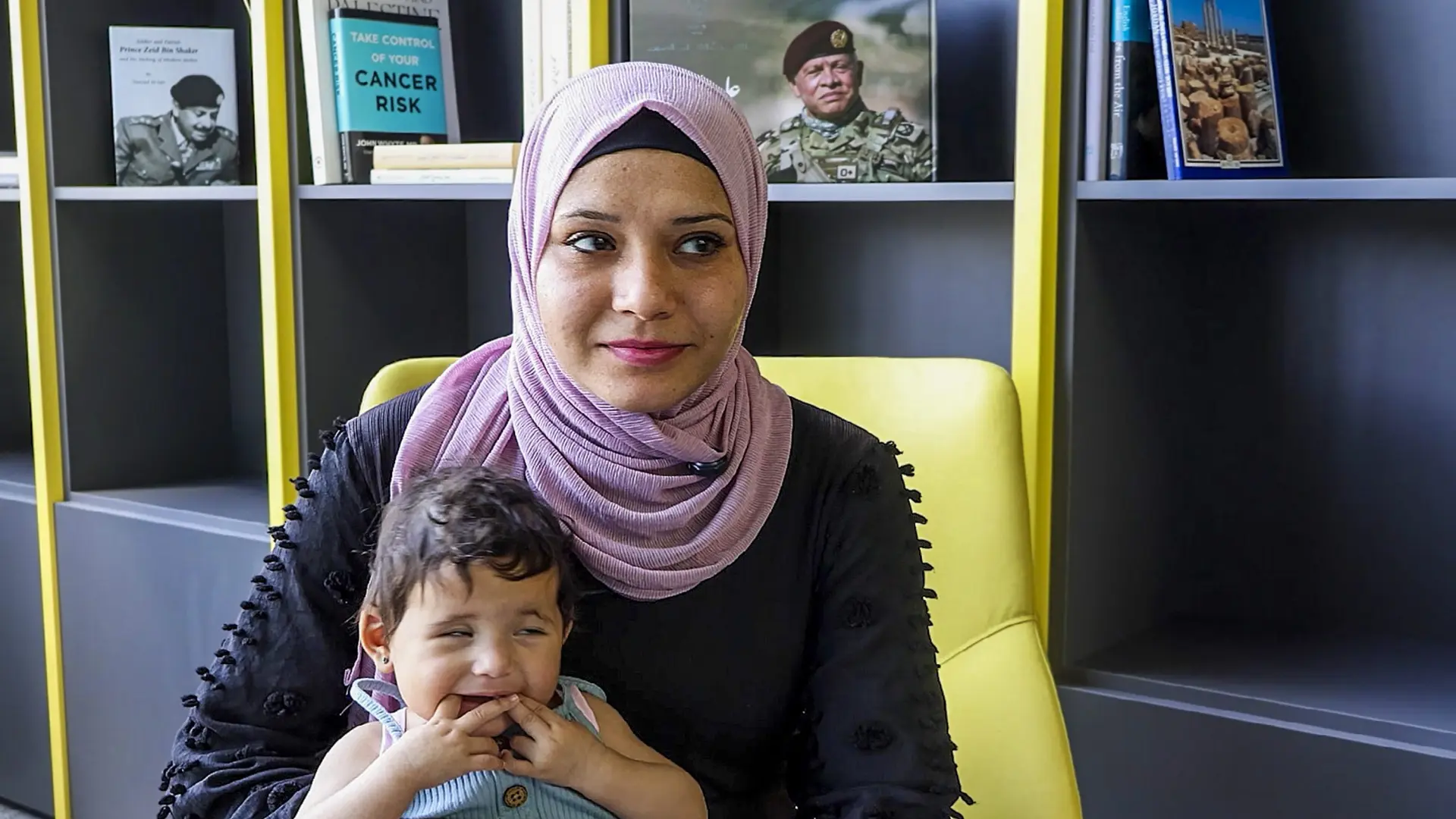 Fay, la niña gazatí que viajó a Jordania para tratar su enfermedad ocular