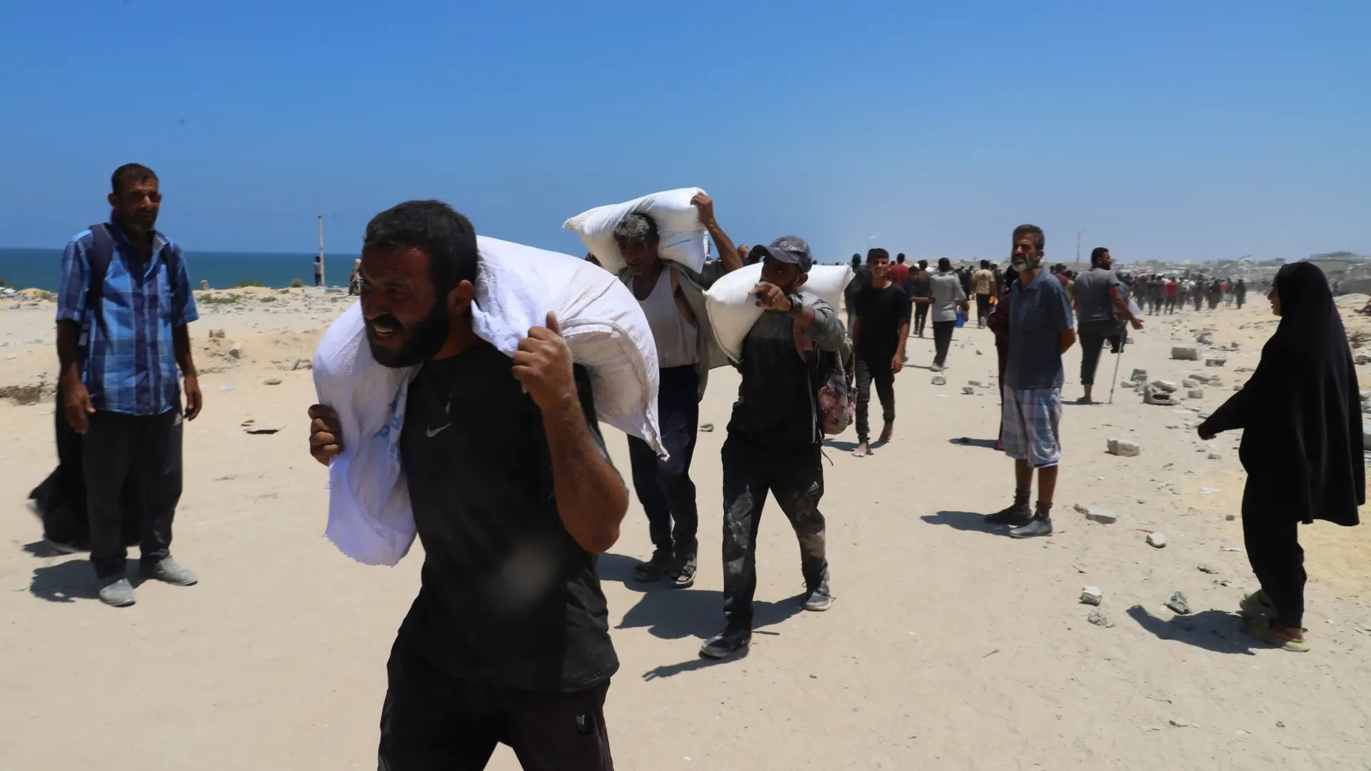 Israel anuncia su nuevo plan de ayuda para Gaza con lanzamientos aéreos y posibles "pausas humanitarias" desde este domingo