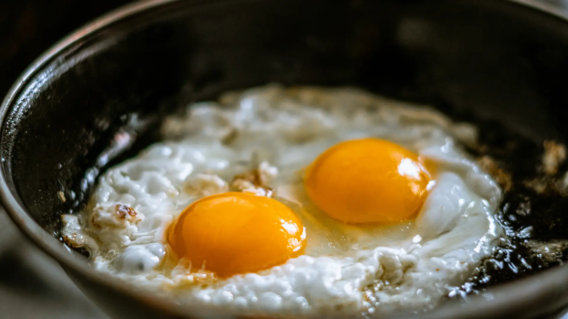 ¿Los huevos fritos suben el colesterol? Un nuevo estudio desvela que pueden ayudar a reducirlo