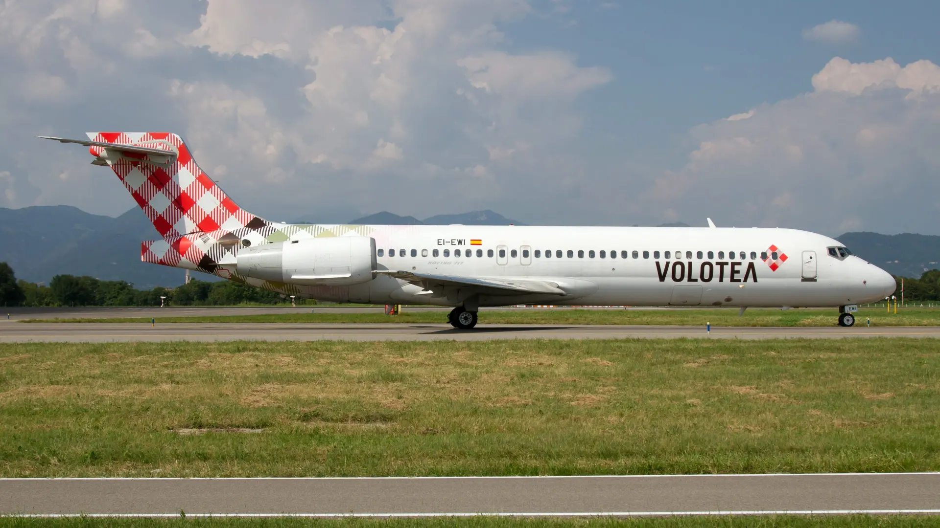 Un hombre muere engullido por el motor de un avión de pasajeros español con destino a Oviedo en el aeropuerto de Bérgamo