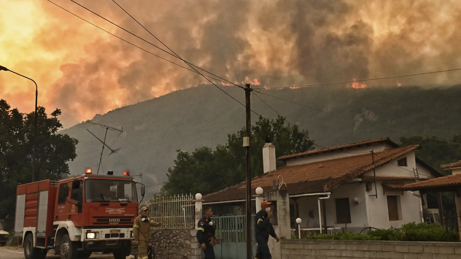 Tres nuevos incendios en Grecia elevan la cifra de evacuados a más de 3.000 personas en tres días
