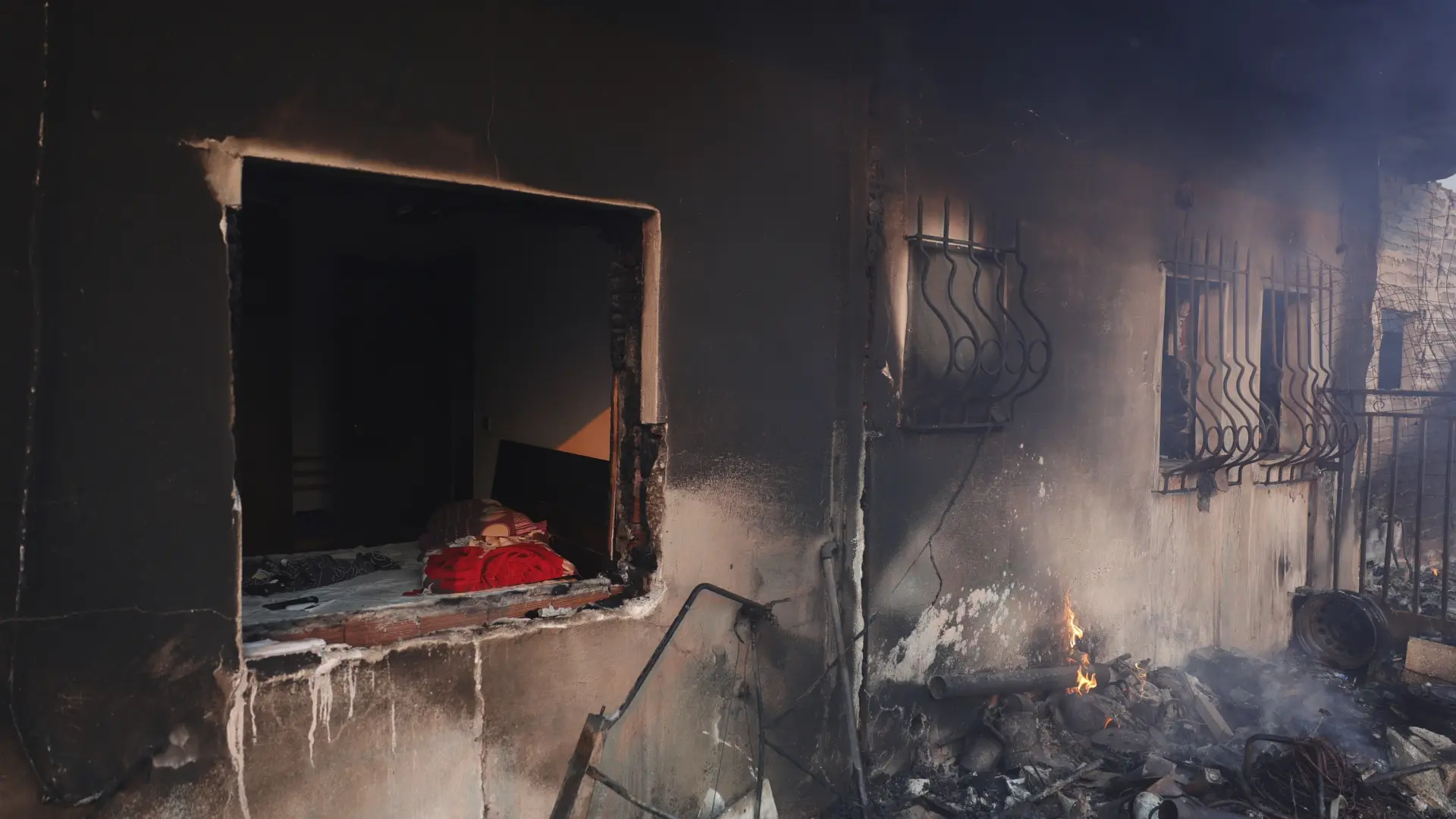 Ordenan evacuar a más de 5.000 personas de las afueras de Atenas por un gran incendio
