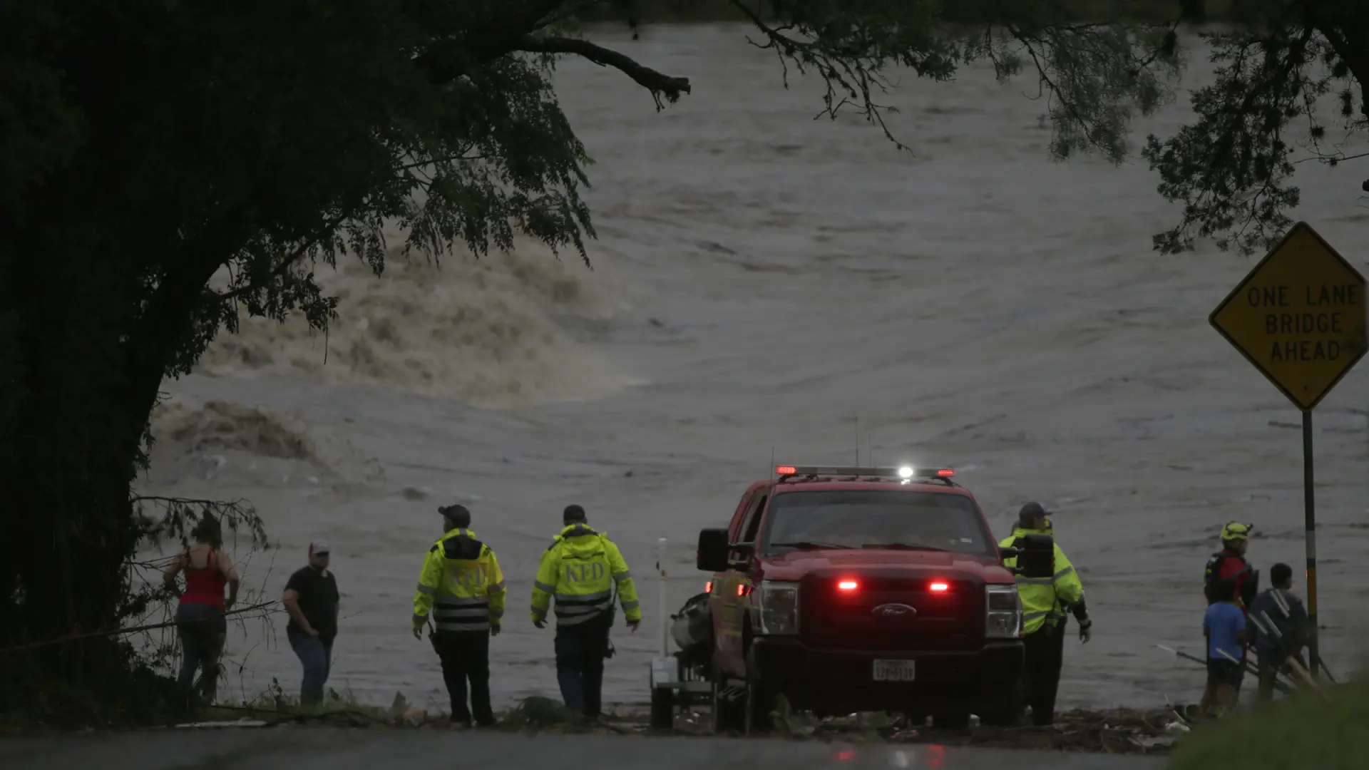 Al menos 25 muertos y 23 niñas desaparecidas tras la crecida del río Guadalupe en Texas