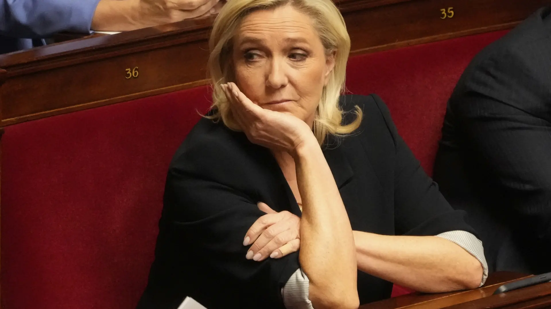 La policía francesa registra la sede del partido de Le Pen por sospechas de financiación ilegal