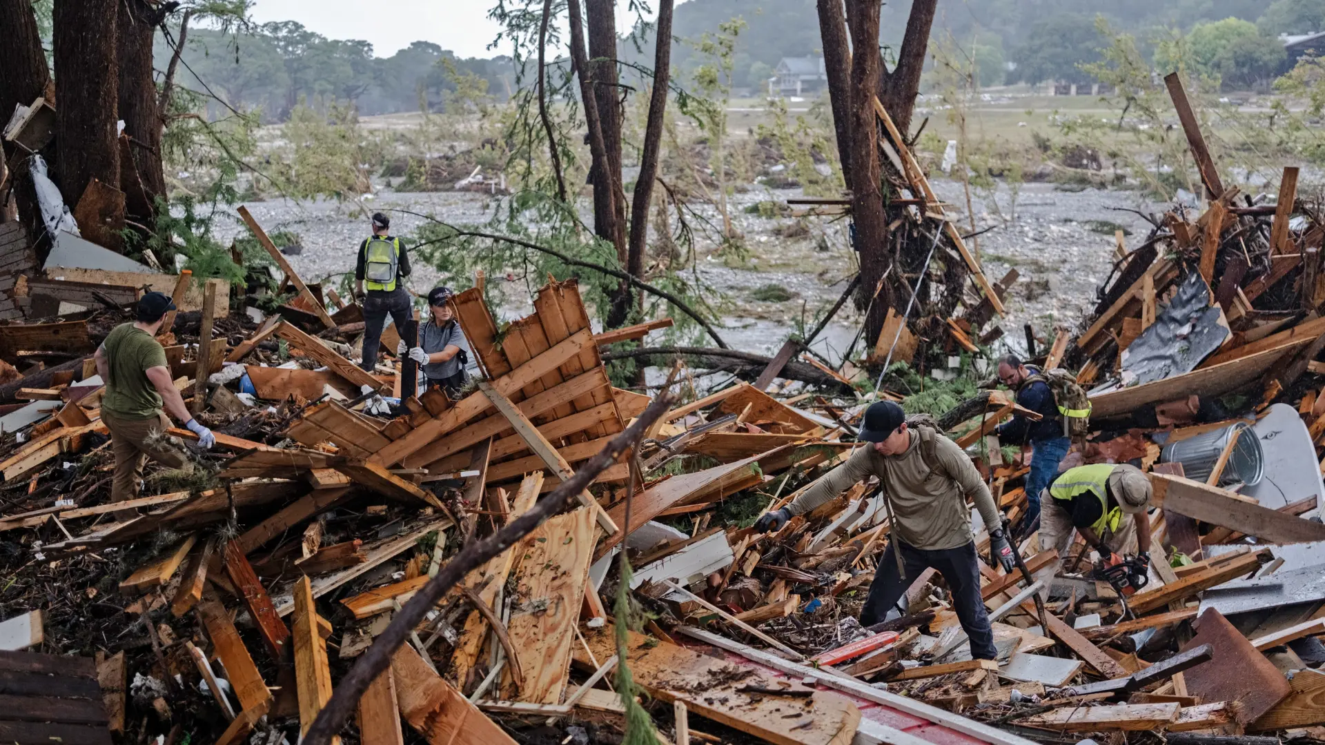Texas busca contrarreloj a los 40 desaparecidos por las devastadores inundaciones que ya dejan 91 muertos