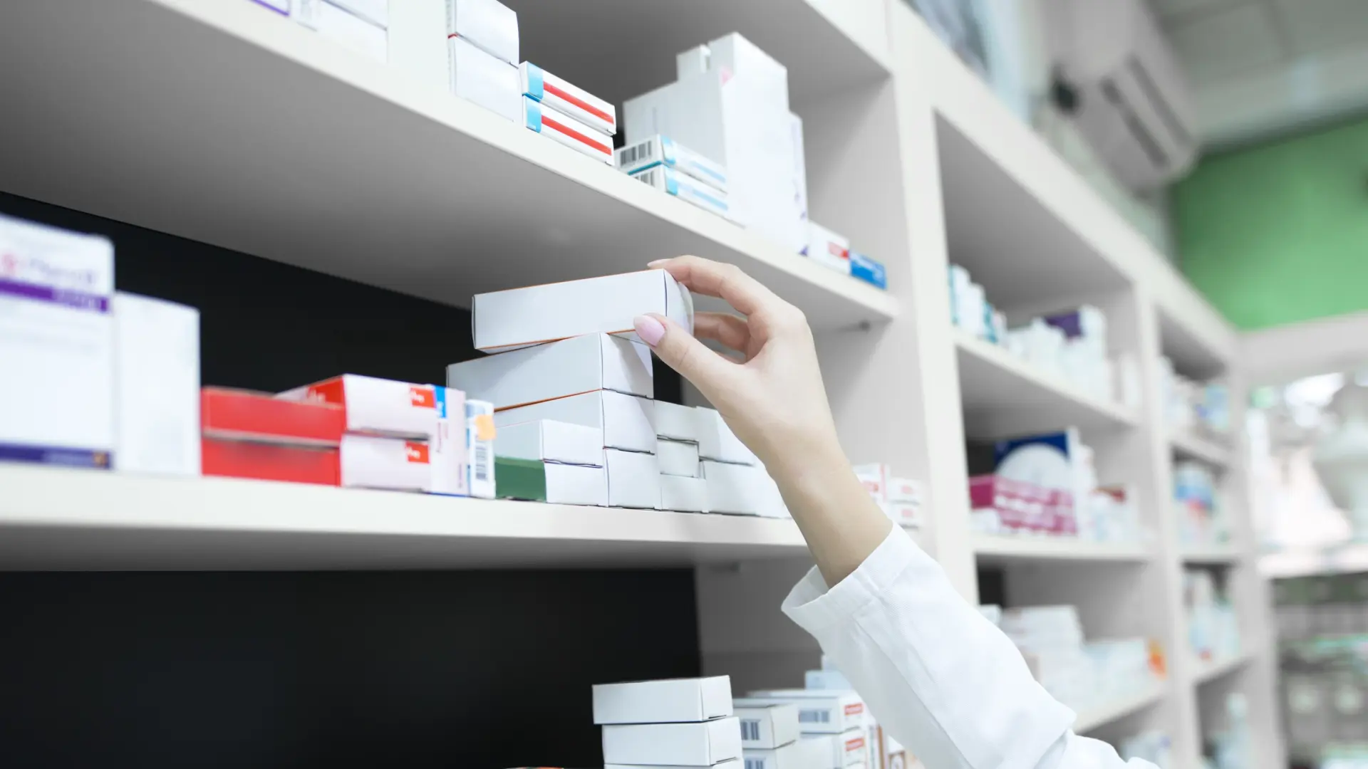 Guillermo Martín, farmacéutico, advierte de los riesgos del Tramadol: "Interactúa con antidepresivos y alcohol"
