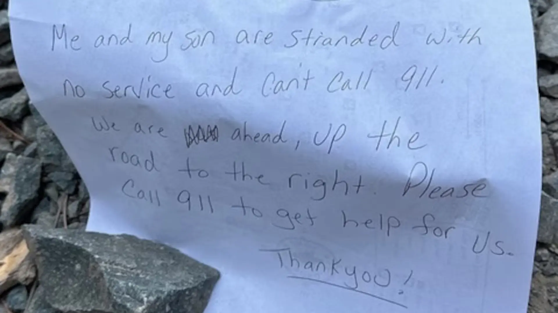 Unas notas escritas a mano ayudan a rescatar a una familia perdida en un bosque de California