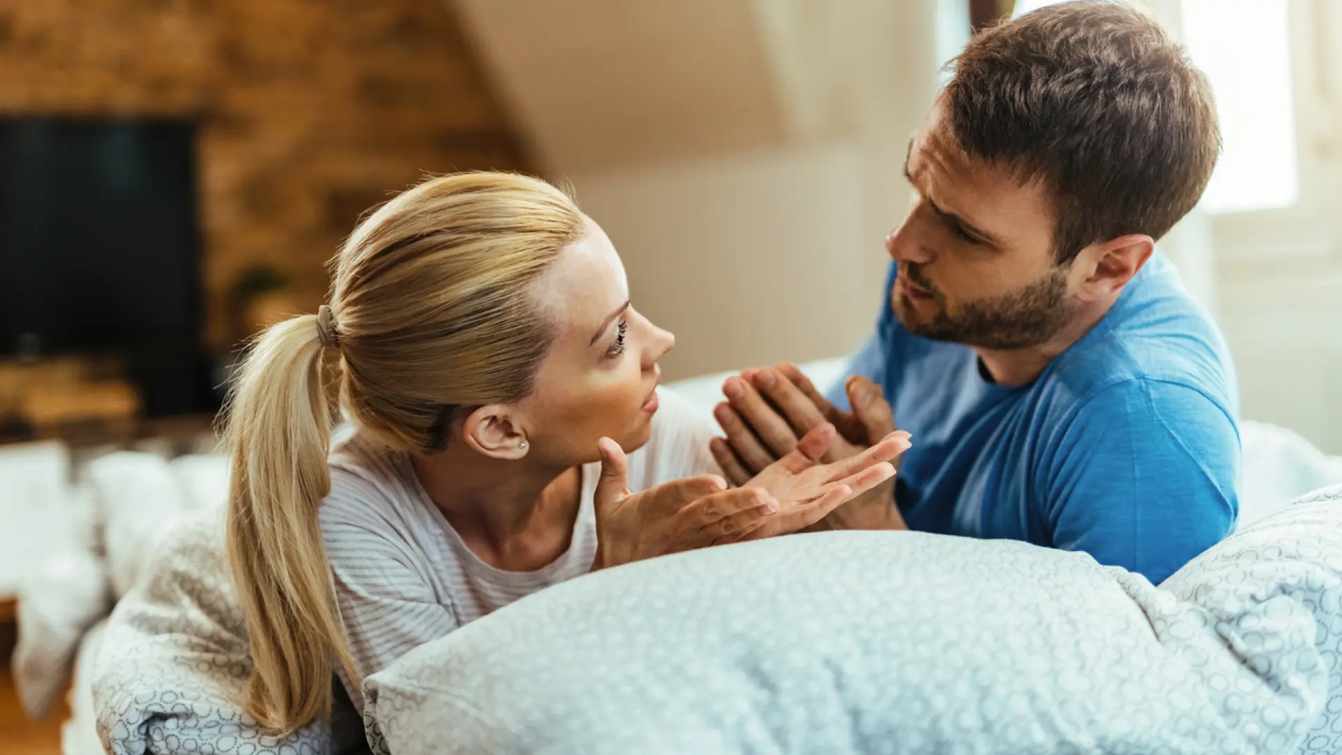 Una psicóloga explica los motivos por los que te pones a la defensiva con tu pareja
