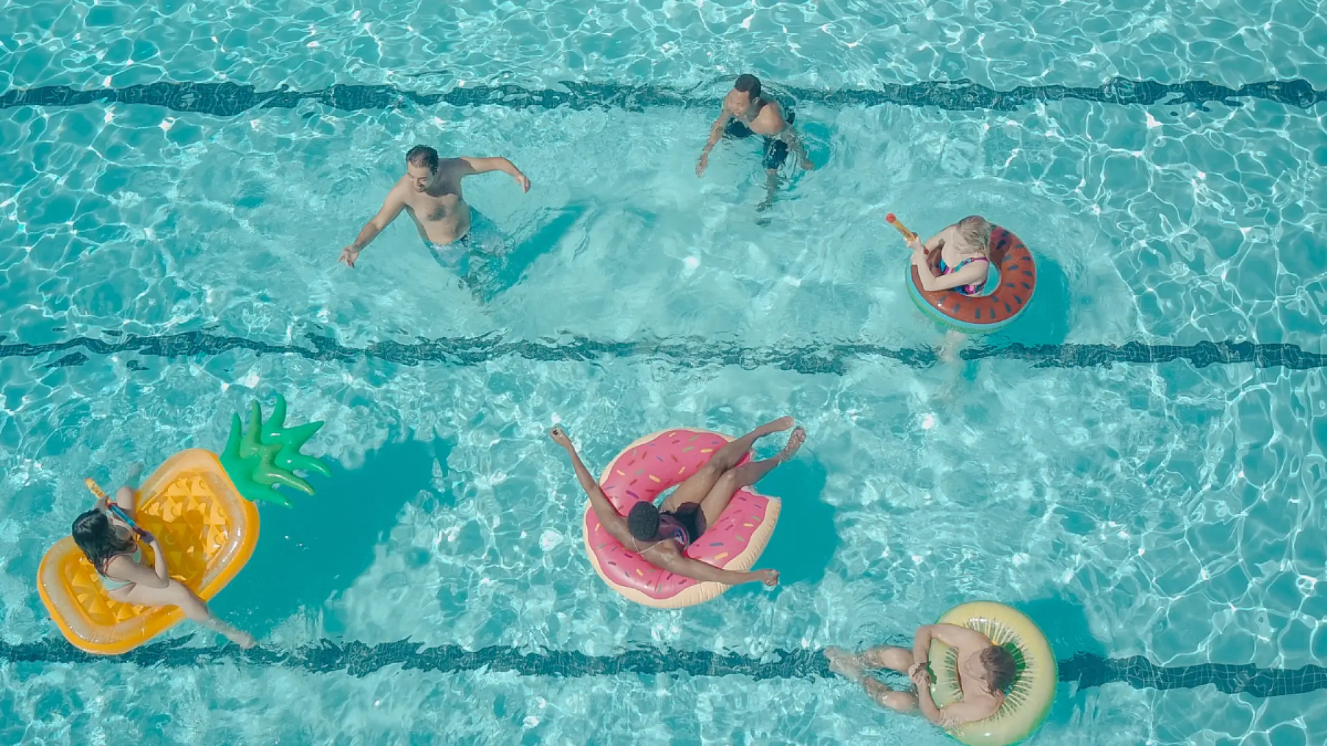 'Suiza para los suizos': una piscina prohíbe la entrada a extranjeros para "preservar un clima sereno"