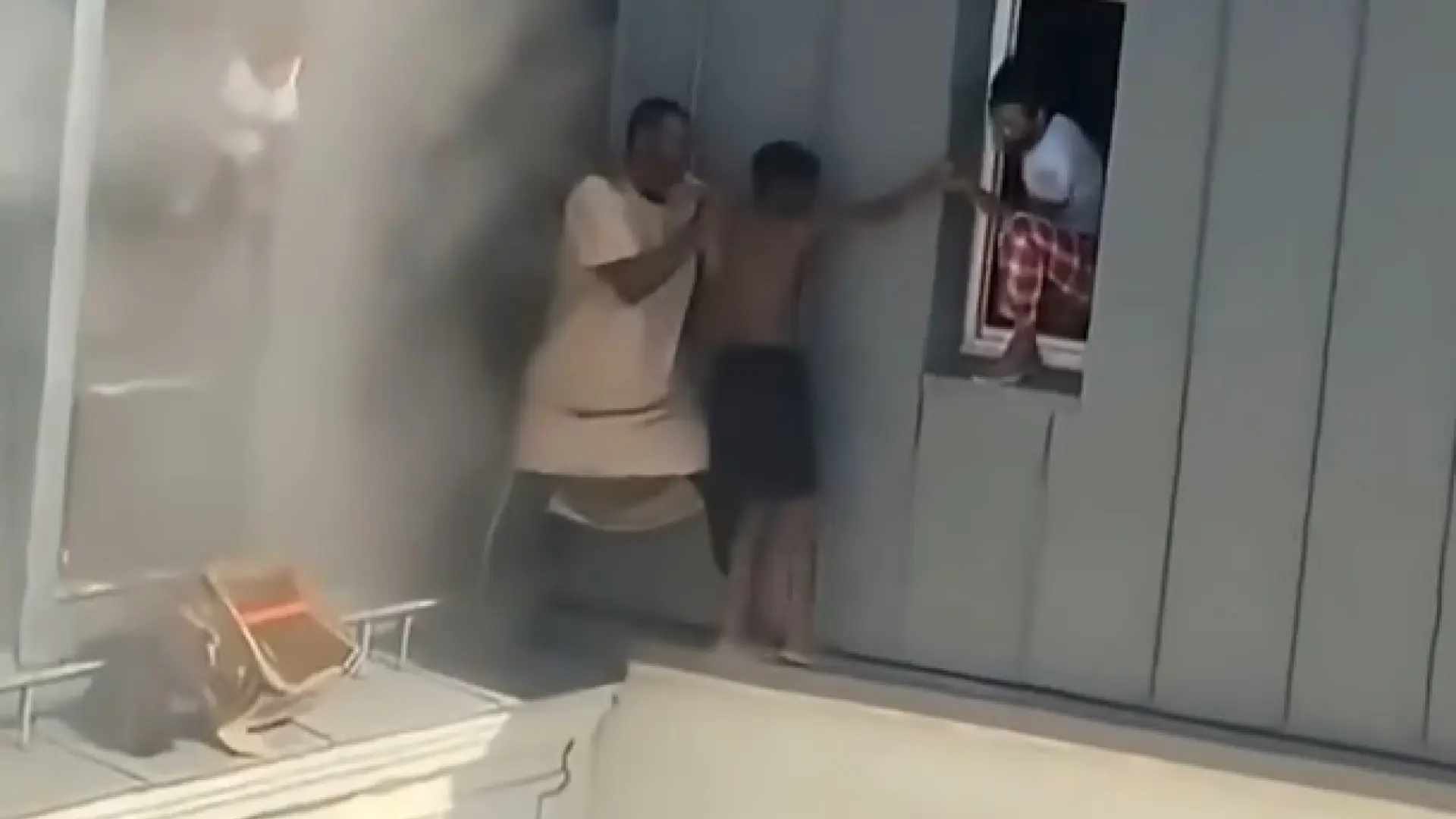 Un hombre salva a dos mujeres y cuatro niños de un incendio en París y será condecorado por su valentía