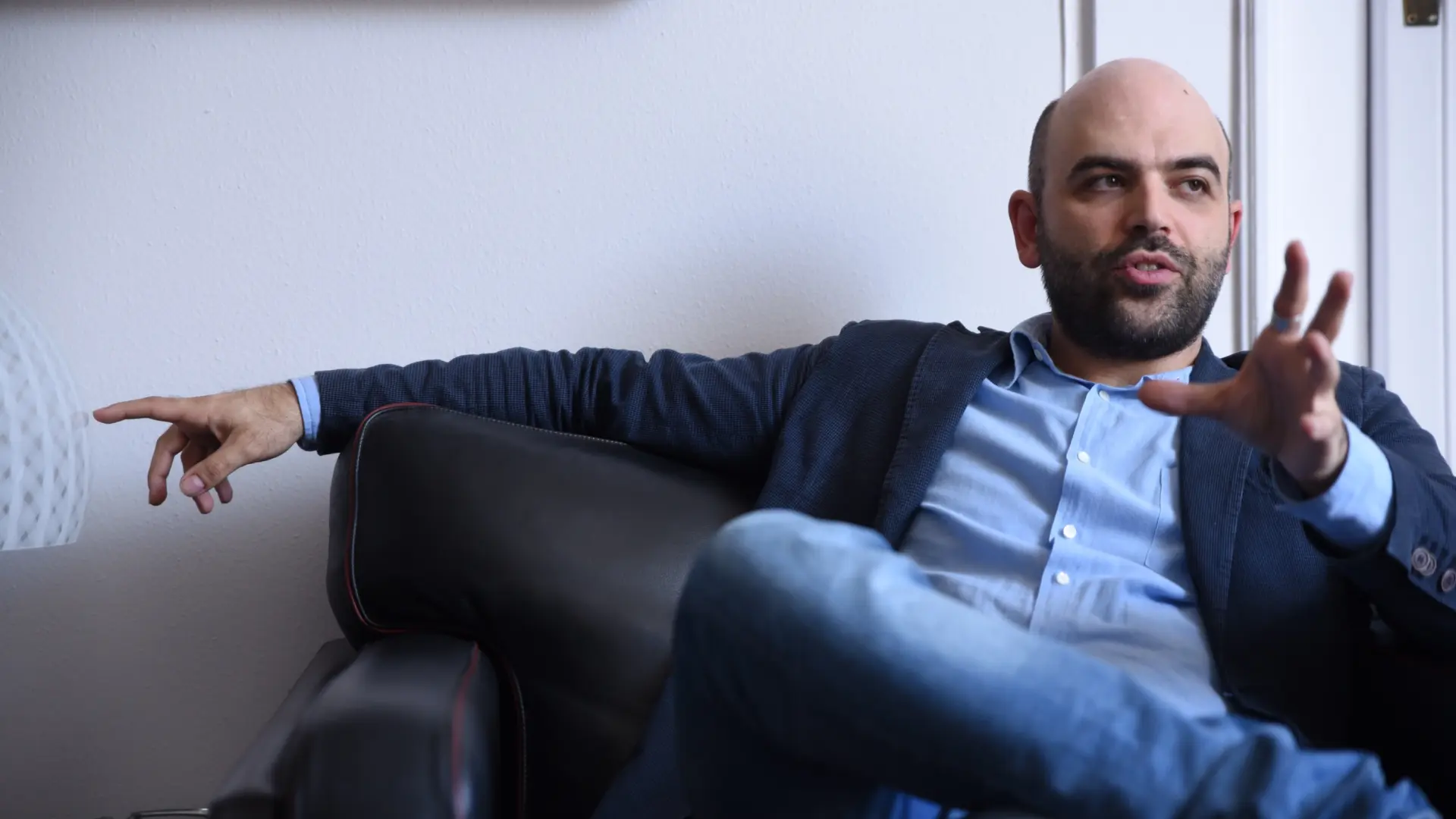 Roberto Saviano logra la condena de los dos mafiosos que lo amenazaron hace 20 años