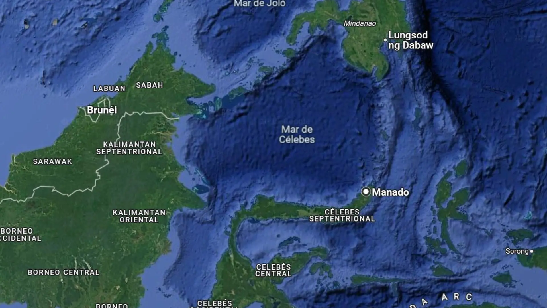 Un incendio en el barco 'KM Barcelona' obliga a evacuar a cientos de pasajeros en Indonesia