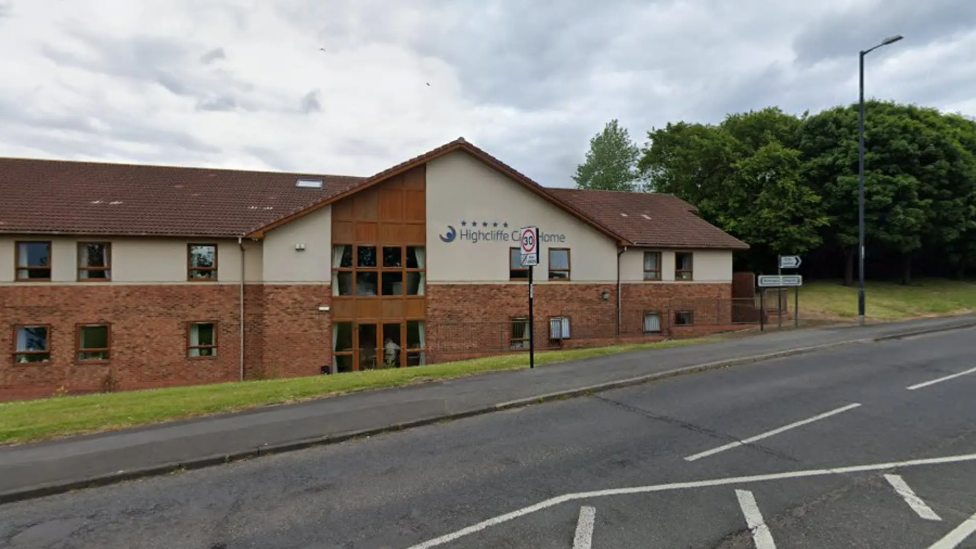 Dos ancianas mueren en Sunderland tras chocar un coche perseguido en una residencia