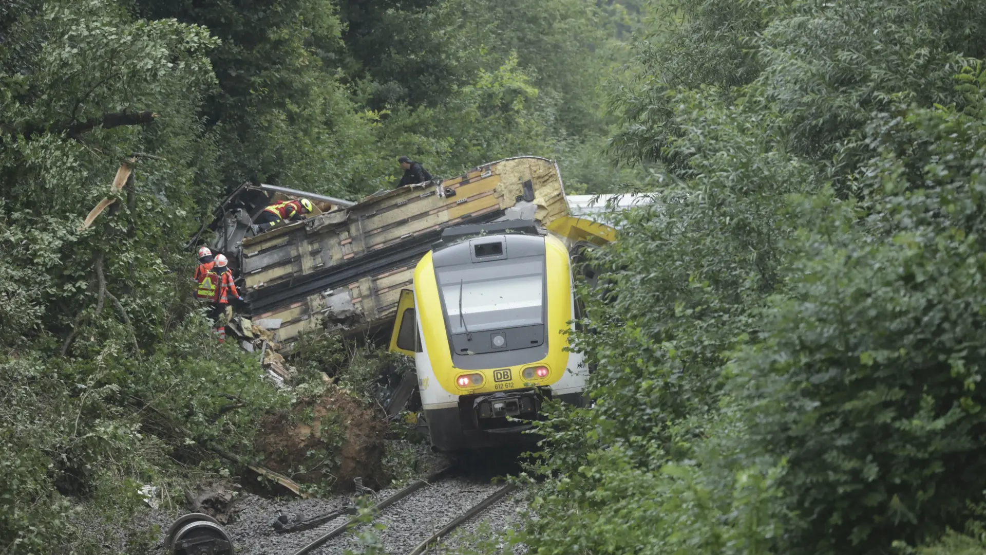 Al menos tres muertos y decenas de heridos al descarrilar un tren en el sur de Alemania