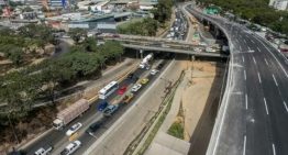 Accesos al puente Longaray en Caracas, completamente cerrados desde este #18Jul