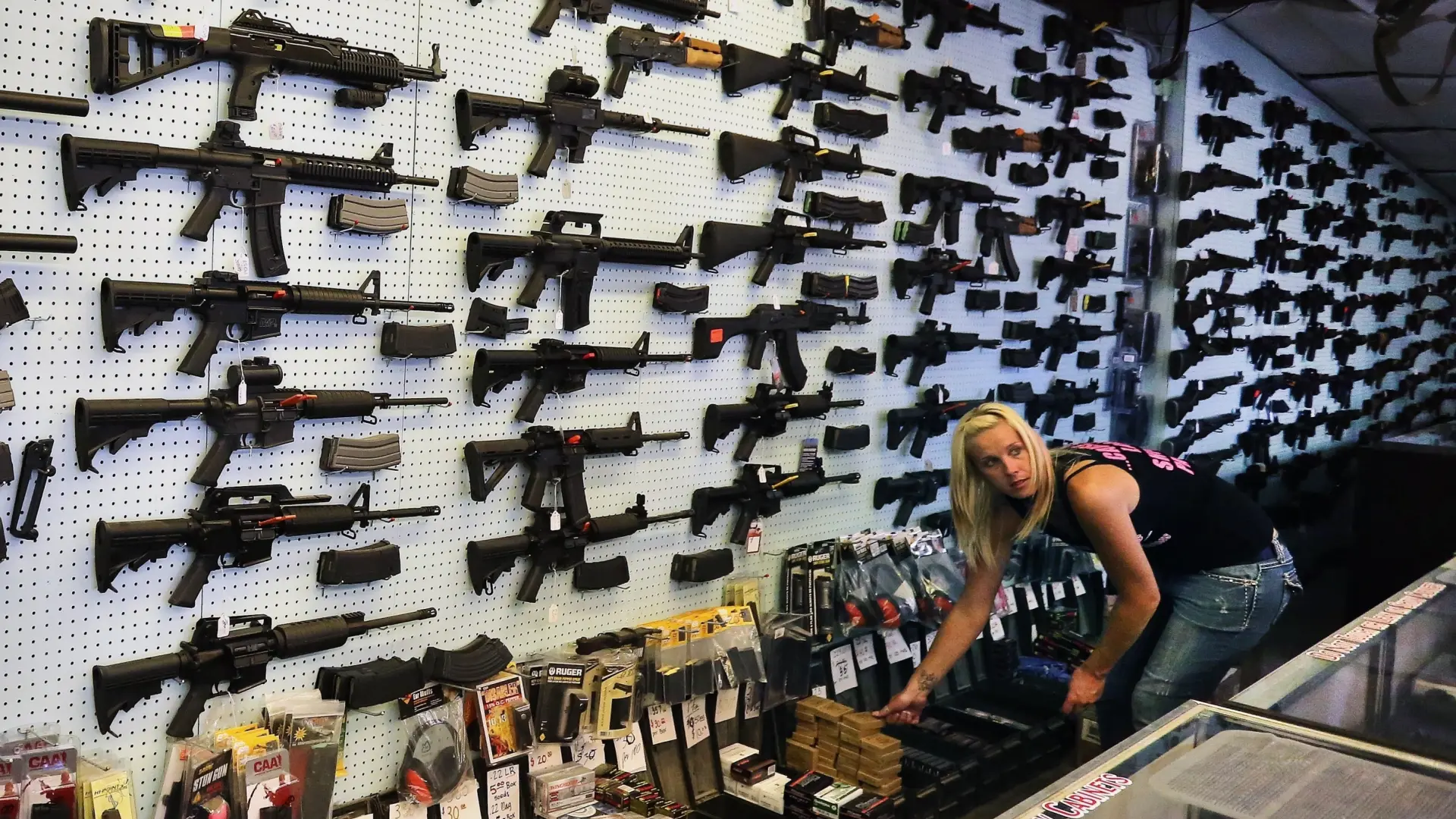 El Gobierno de Trump quiere simplificar y flexibilizar la verificación de antecedentes para la compra de armas de fuego