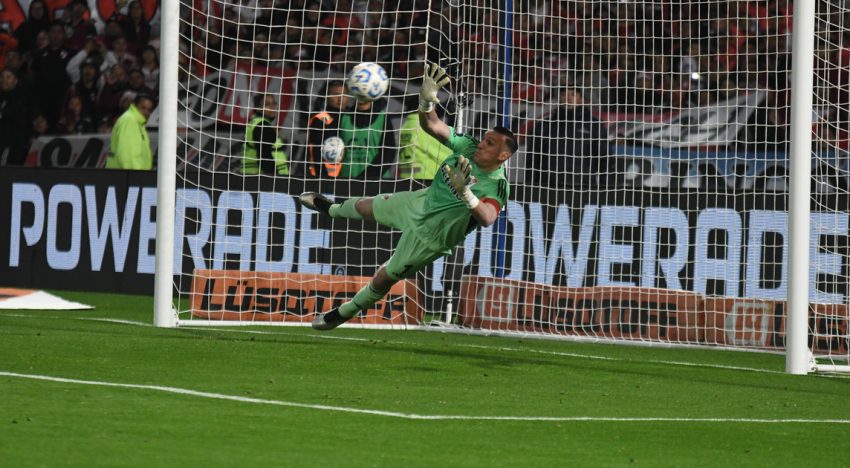 Franco Armani, el secreto para cambiar el 'karma' de River en los penales y mantenerse en la triple competencia: «Siempre fui un luchador»