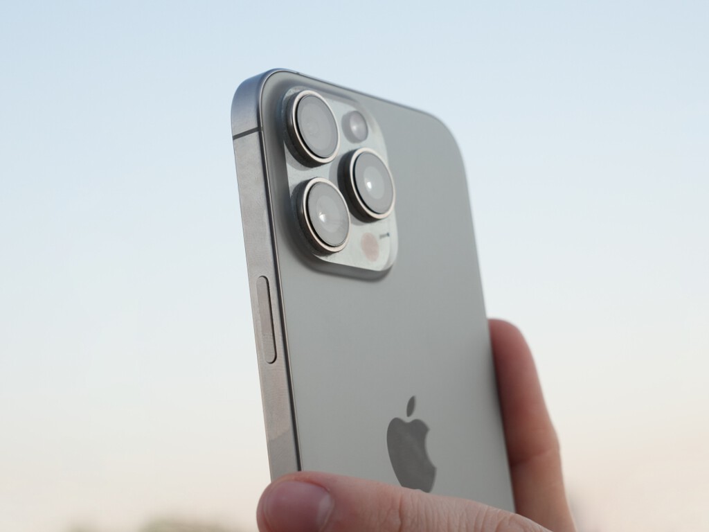 Primero fue Samsung, luego Intel y ahora el objetivo es Sony: Apple ya desarrolla en secreto su propia cámara para el iPhone 