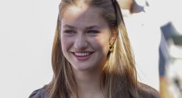 La princesa Leonor, con un look desenfadado, acompaña a Felipe VI en la copa del Rey de Vela
