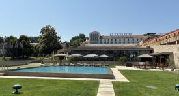 Oporto está de moda y sus vinos también: el hotel con más obras de arte y la bodega más antigua está a orillas del Duero