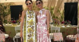 Este vestido de invitada de lino es perfecto para una boda de tarde, tiene un estampado retro ideal y está en el armario de Sassa de Osma