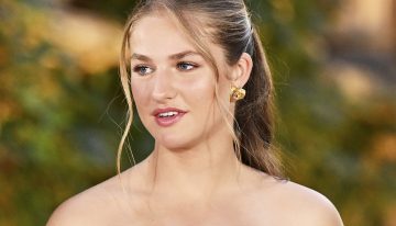 La princesa Leonor luce el mismo vestido que la reina Letizia hace dos años y sigue apostando por esta firma de joyas que adoramos