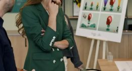 Kate Middleton escoge el traje sastre con chaqueta corta que las estilistas predicen que será la tendencia de los looks de  oficina
