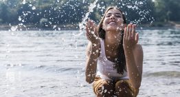 Ni magia ni truco: el hábito inesperado para superar el calor y que te pone la pila al instante