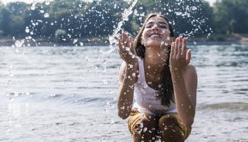 Ni magia ni truco: el hábito inesperado para superar el calor y que te pone la pila al instante
