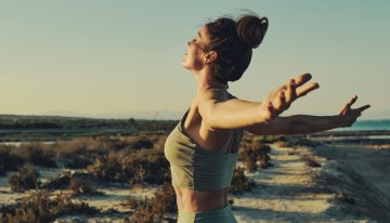 Dra. Stacy Sims, experta en fisiología femenina: «Lo que las mujeres realmente necesitan para vivir mejor y más tiempo es entrenar su fuerza»