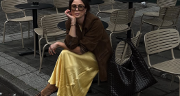 Para vestir bien este otoño hay que fijarse en esta historiadora alemana y sus looks rotundos