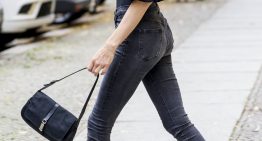 Los vaqueros pitillos vuelven a ser tendencia y estos son los 4 tipo de zapatos con los que los llevaremos en otoño de 2025
