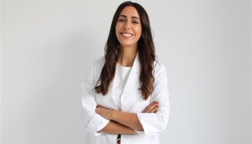Alba Sánchez, dermatóloga: «Si las duchas son demasiado rápidas, no permiten retirar el protector solar, cloro o sal de la piel, pero con 5 minutos es más que suficiente»