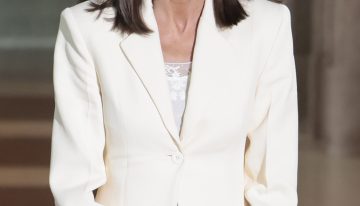 Descubrimos oculto en Mango Outlet el traje de chaqueta que llevó la reina Letizia, con más del 60 por ciento de descuento y diseñador por Victoria Beckham
