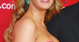 Blake Lively (37 años) revela la rutina con su pelo: «Soy una devota a la antigua de los rulos calientes y la mousse, como mi madre»