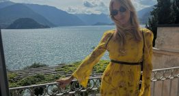 Pernille Teisbaek tiene el vestido efecto dos piezas de invitada más elegante que se ha puesto en la boda de una amiga en el Lago de Como