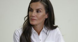 Diana Rubio, experta en protocolo: «El look de la reina Letizia en su visita a los incendios es acertado y respetuoso, el que me ha chirriado es el de la ministra»