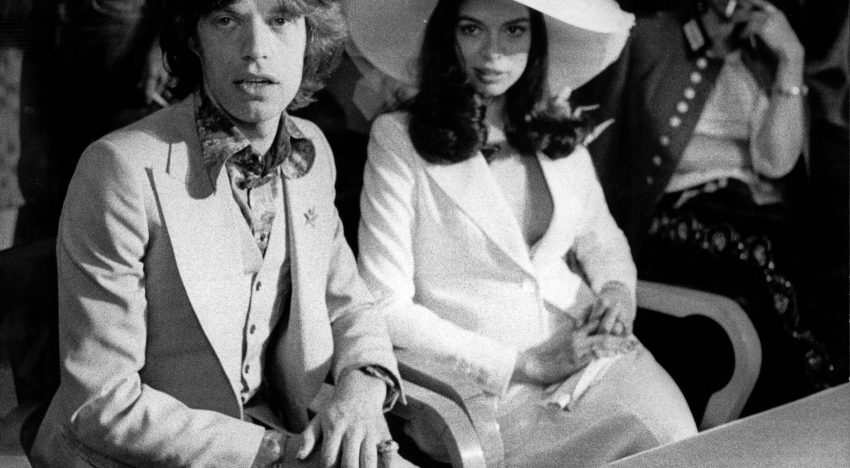 Cinco looks cortos de novia civil que gustarían a Bianca Jagger y Dakota Johnson