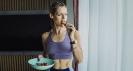Dra. Gabrielle Lyon, nutricionista: «Si has cumplido los 40, revisa tu alimentación y realiza esta rutina de ejercicio nivel principiante»