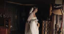 La novia que se casó con un vestido palabra de honor con un guiño al Líbano