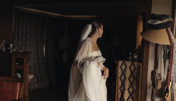 La novia que se casó con un vestido palabra de honor con un guiño al Líbano