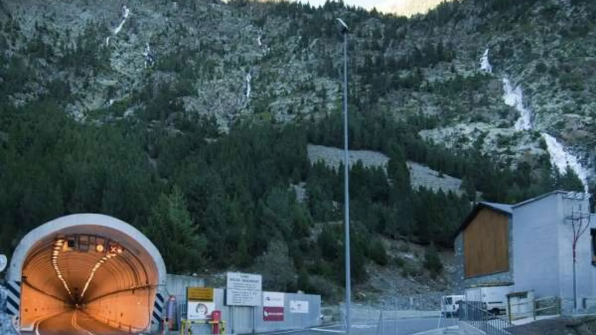 Una pareja de madrileños, alcanzada por un rayo en el Pirineo francés: la mujer está grave
