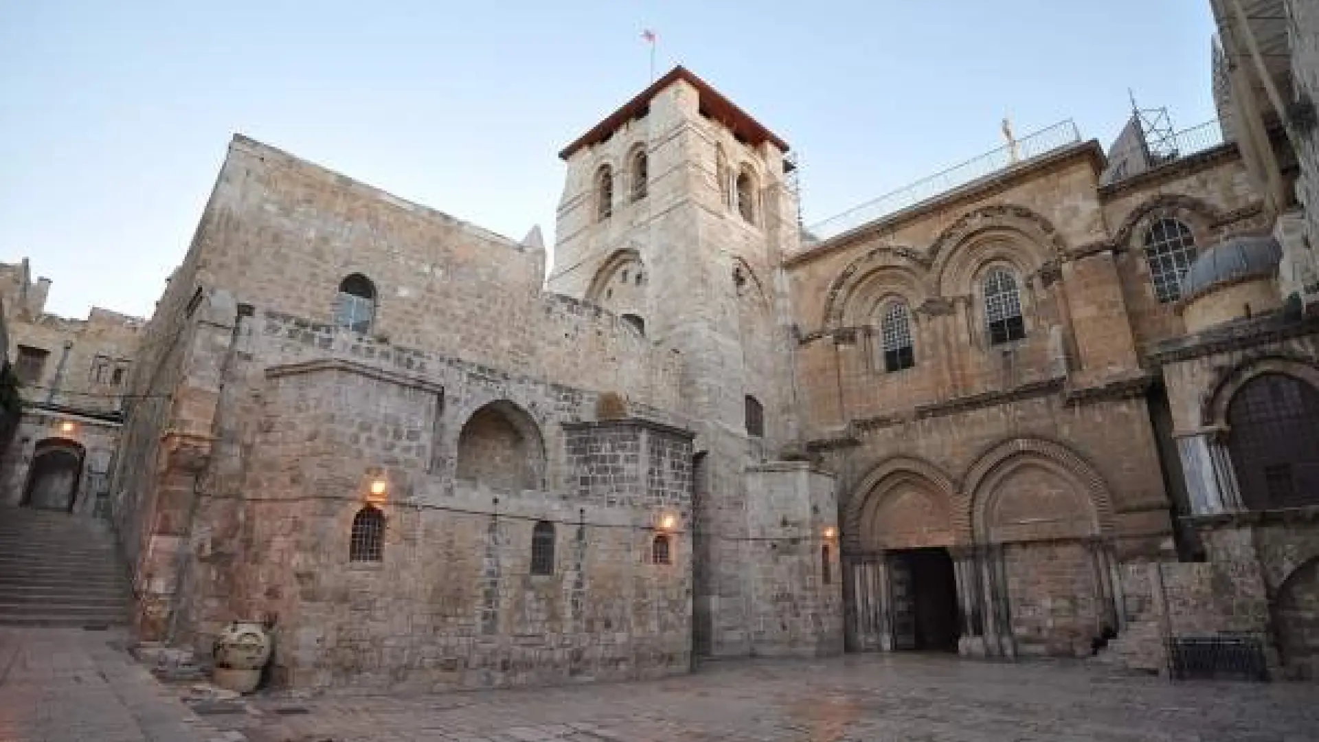 Detenido un joven en Jerusalén por grafitear el Santo Sepulcro con un mensaje sobre Gaza