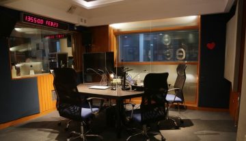 La banda de AM y la radio no comercial acotaron sus niveles de audiencia en el primer semestre de 2025