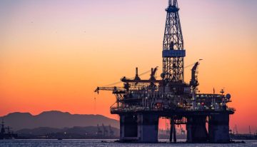 Precios del petróleo caen por temores sobre la demanda de crudo